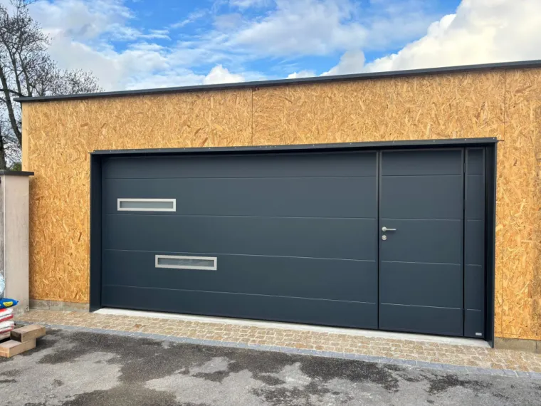 PORTE DE GARAGE BASCULANTE