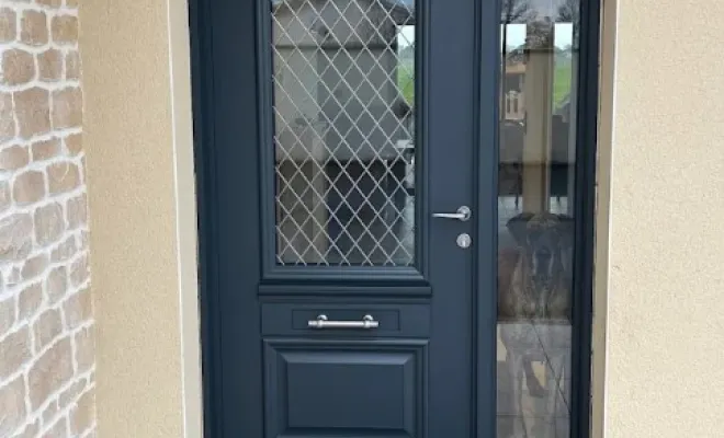 Installation d'une porte d'entrée mixte bois aluminium