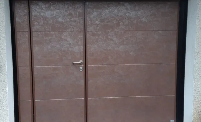 PORTE AVEC PORTILLON