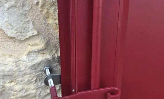 Espagnolette et arrêts laqué coloris volet